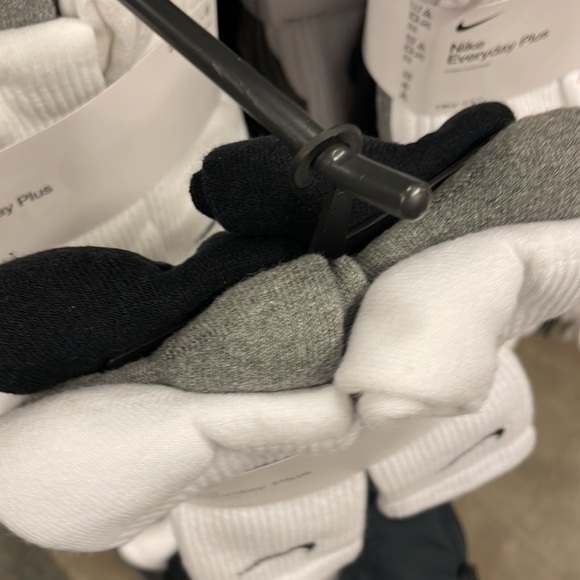 NIKE 
Training Crew Socks (6 Pairs)
Nike Everyday Cushioned

NWT - Picture 13 of 16